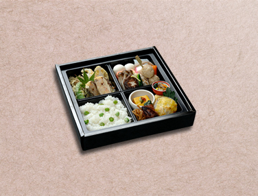 仏事用松花堂弁当 ４マス 紙製容器　2,700円（税込）